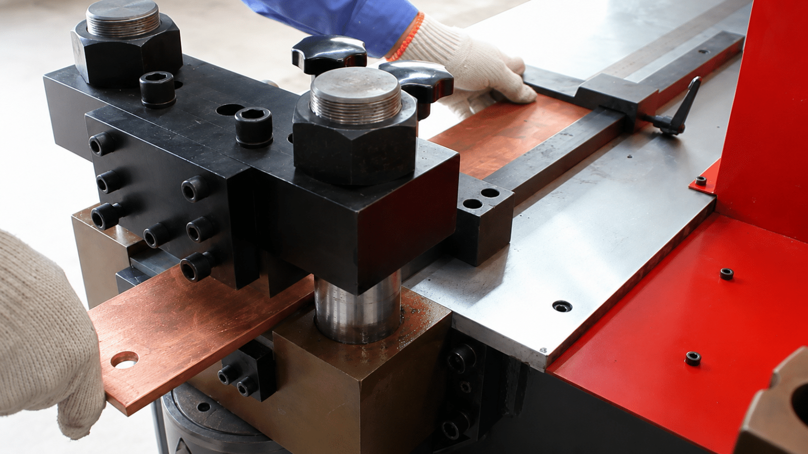 Busbar Cutting Station For 16×200 MM Copper And Aluminum Busbars