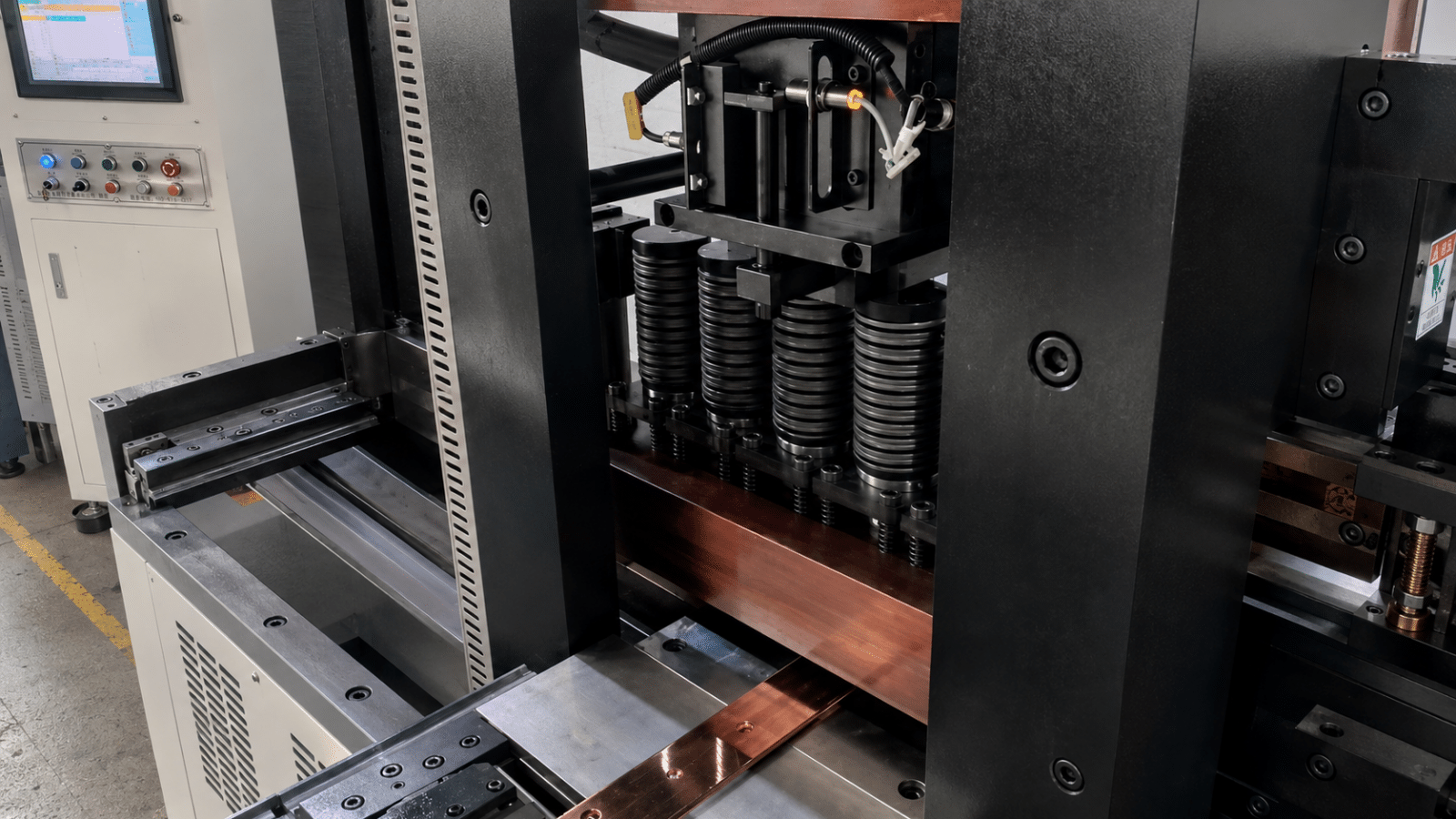 automatic-copper-and-aluminum-busbar-processing-machine