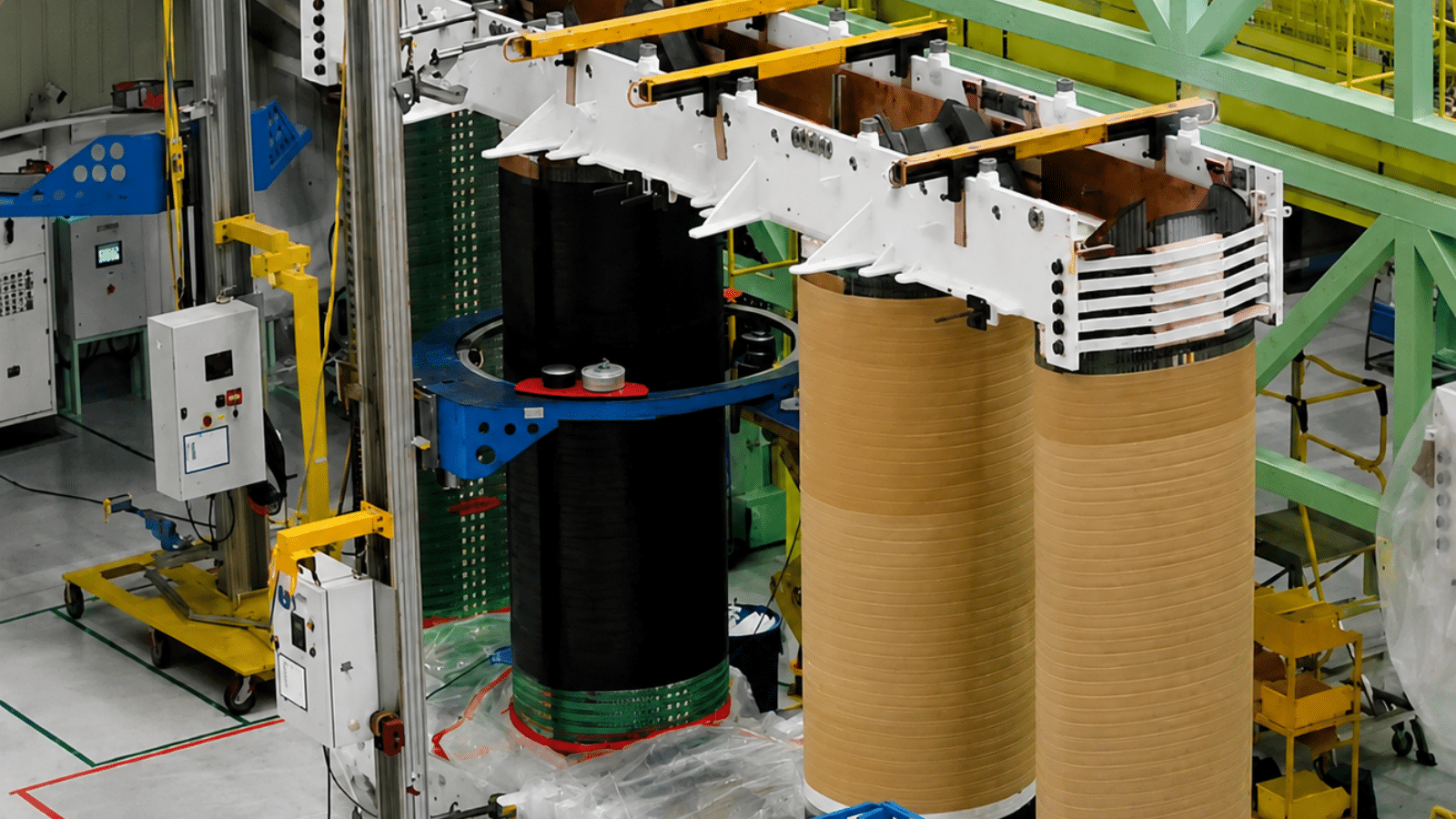 Overall view of the core binding machine