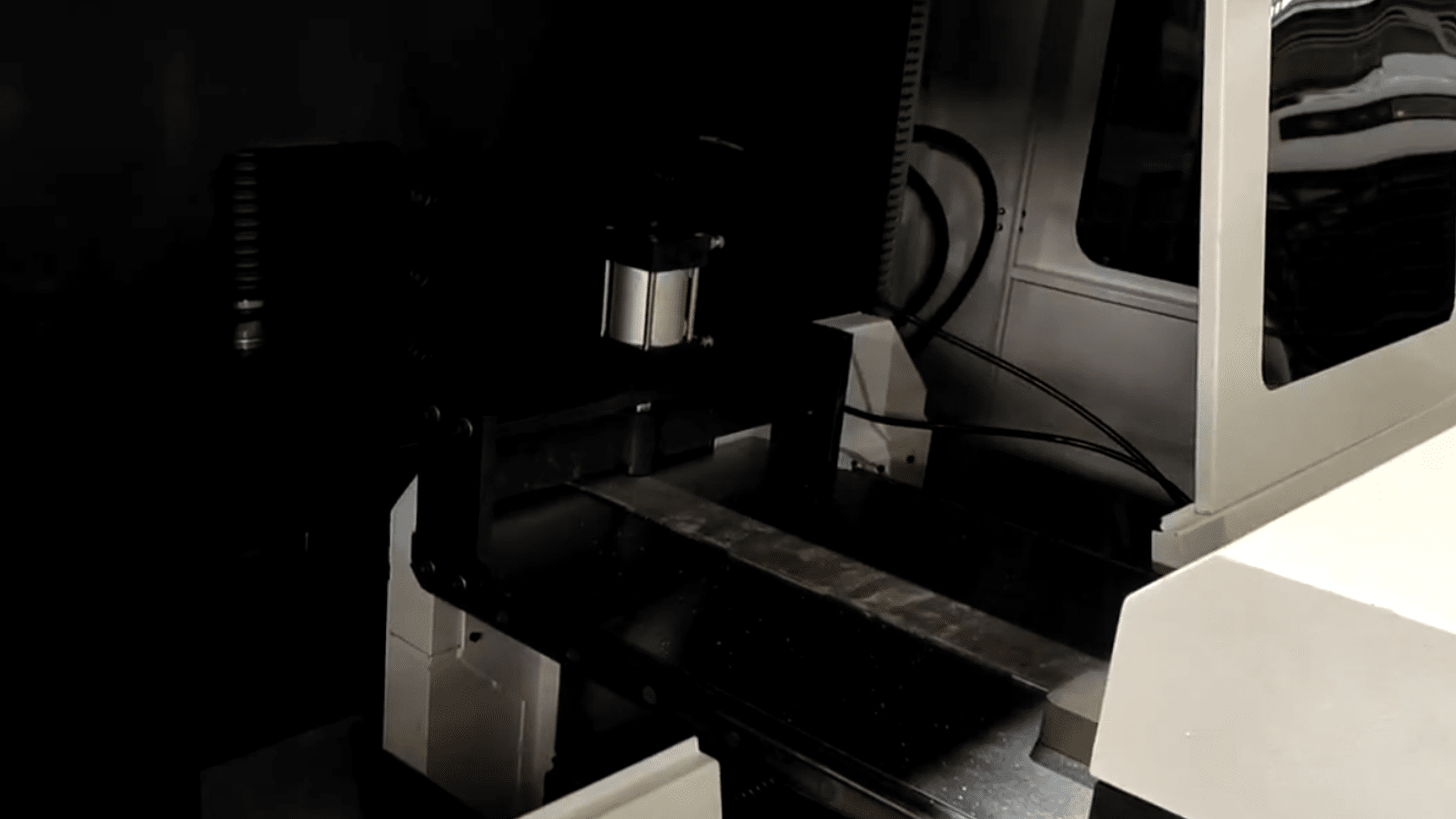 high-precision-busbar-sawing-folding-machine