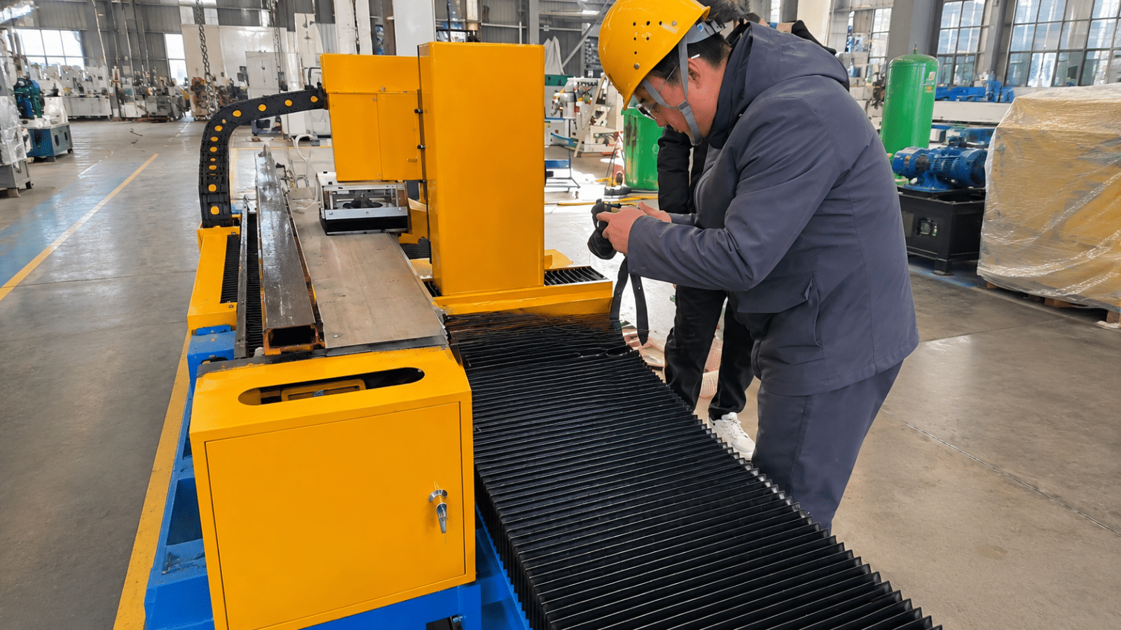 pressboard-beveling-machine-servo-drive