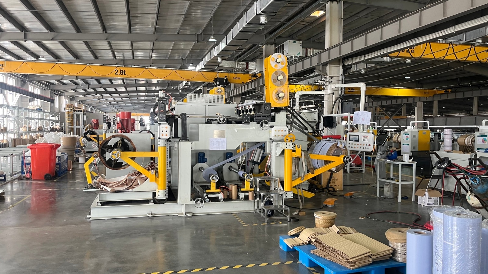 Low voltage transformer coil winding machine for copper and aluminum foil conductor processing