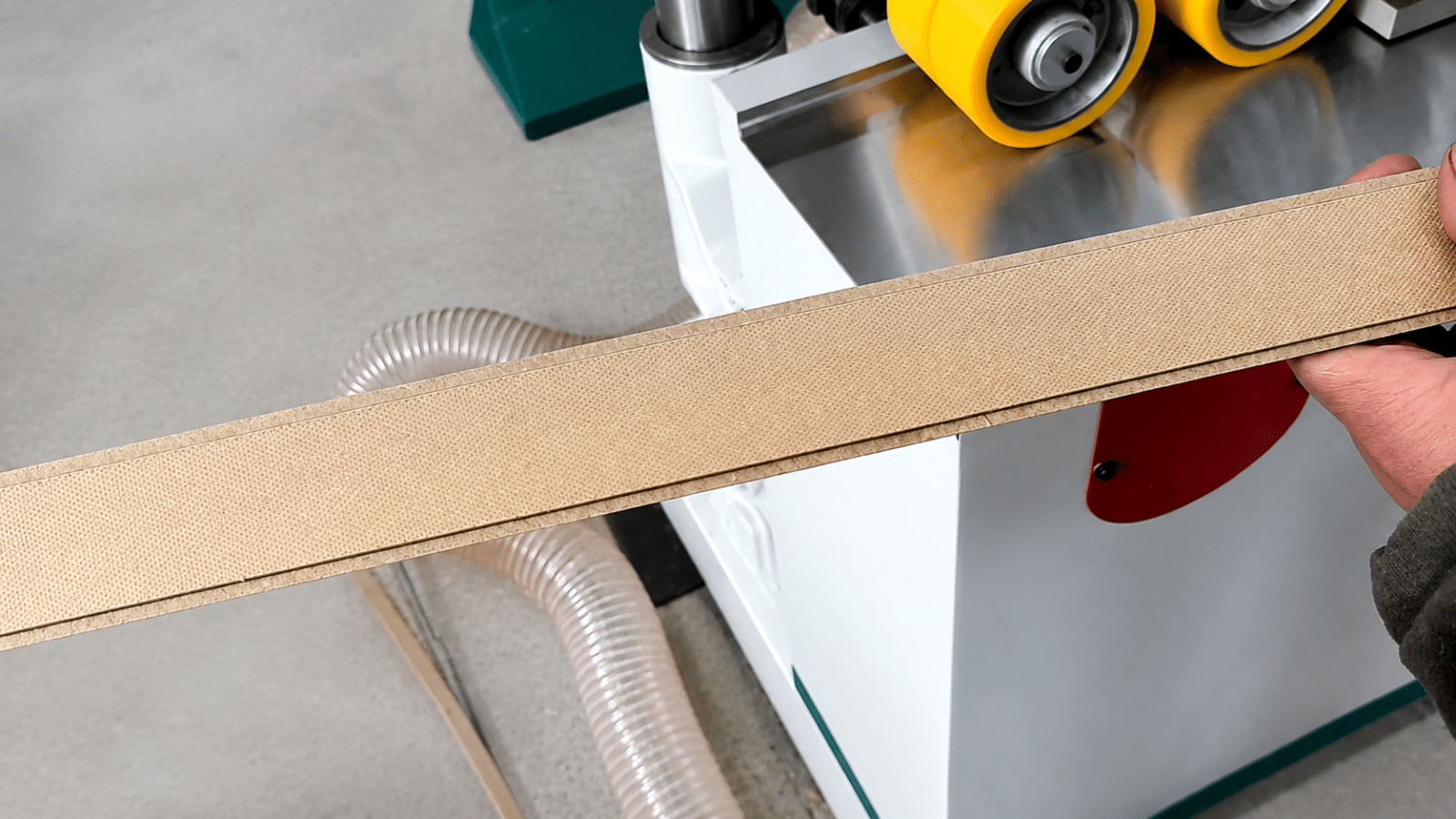 single-t-shaped-strip-machine-wood-and-phenolic-processing