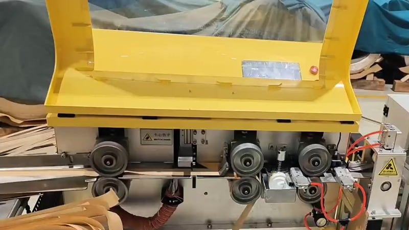 Transformer end insulation bonding machine performing continuous feeding, gluing, rolling and cutting process