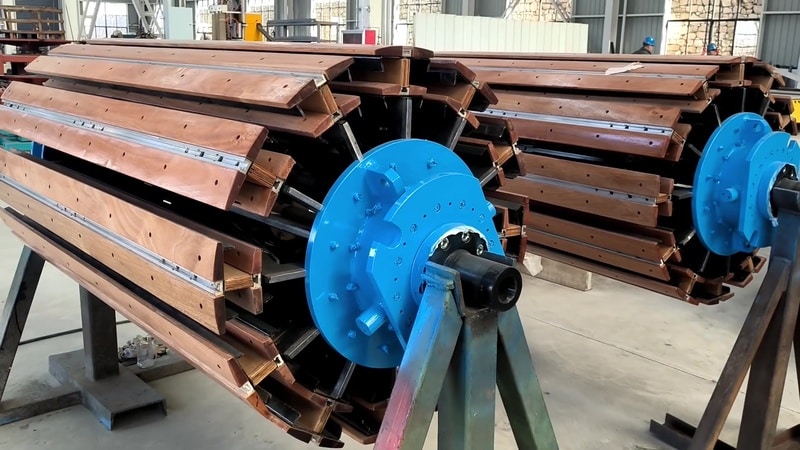 Details of the inner side of the adjustable winding mandrel