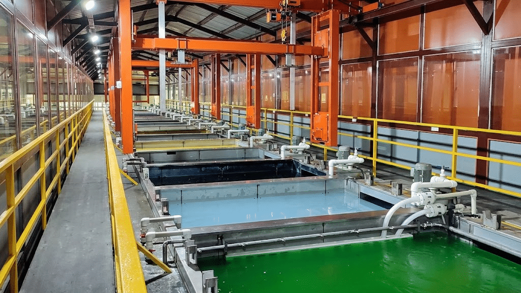 Zinc phosphating and rinse baths of the immersion pretreatment line showing the green and blue treatment tanks